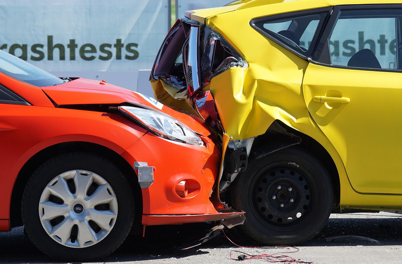 Two cars colliding showing damage – guide on claiming damages from an uninsured driver in South Africa